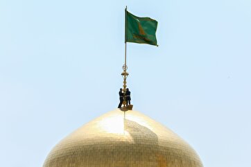 Irã lamenta presidente: bandeira do santuário Imam Reza substituída