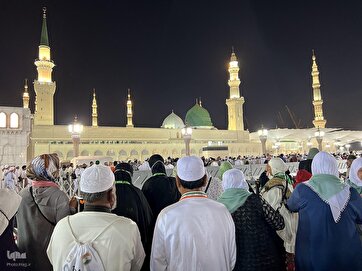 Peregrinos visitam a Mesquita do Profeta em Medina antes do Hajj