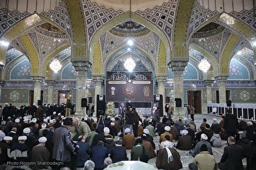 Clérigo Sênior Grande Ayatollah Safi Golpayegani comemorado em Qom