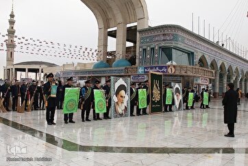 Ritual de Limpeza e Polimento Realizado na Mesquita de Jamkaran com a Aproximação do Eid de Meados de Shaaban