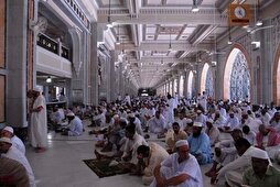 Mescid-i Haram’da Cuma namazı hutbesi 35 dile çevirildi
