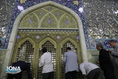 غبارروبی حرم حضرت معصومه (س) توسط جامعه قرآنی 