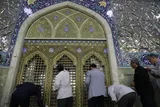 غبارروبی مضجع شریف کریمه اهل بیت توسط جامعه قرآنی کشور